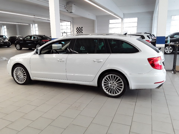ŠKODA SUPERB DSG TDI Combi 125kW/2015/BIXENON/COLUMBUS/