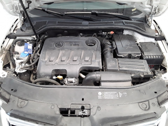 ŠKODA SUPERB DSG TDI Combi 125kW/2015/BIXENON/COLUMBUS/