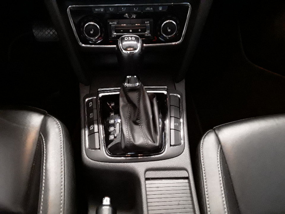 ŠKODA SUPERB DSG TDI Combi 125kW/2015/BIXENON/COLUMBUS/