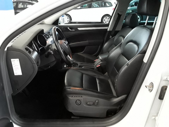 ŠKODA SUPERB DSG TDI Combi 125kW/2015/BIXENON/COLUMBUS/