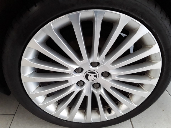 ŠKODA SUPERB DSG TDI Combi 125kW/2015/BIXENON/COLUMBUS/