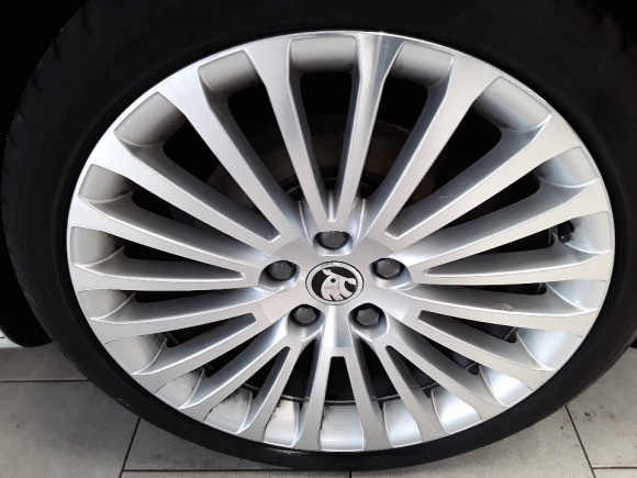 ŠKODA SUPERB DSG TDI Combi 125kW/2015/BIXENON/COLUMBUS/