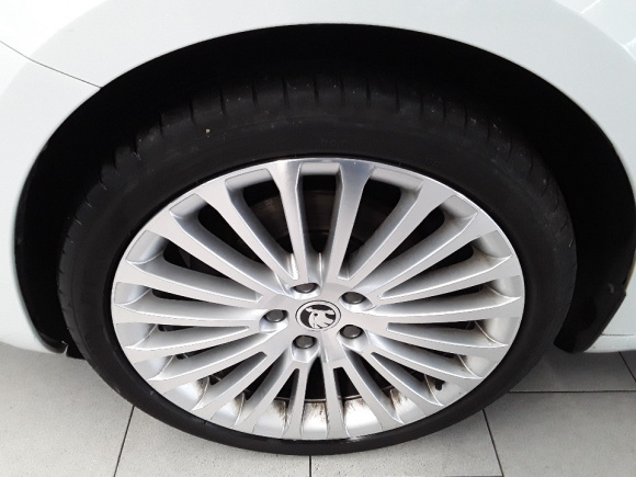 ŠKODA SUPERB DSG TDI Combi 125kW/2015/BIXENON/COLUMBUS/